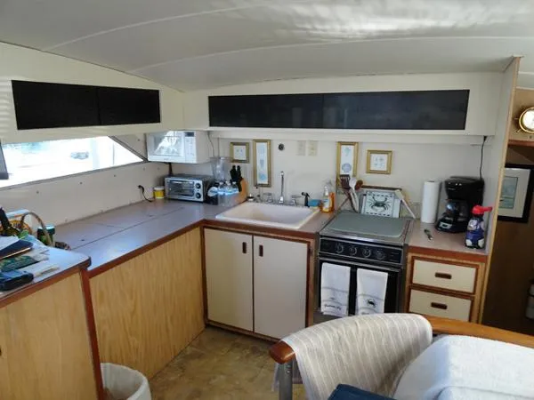 Slide: The Image of Bertram Flybridge MY 1975 - 3