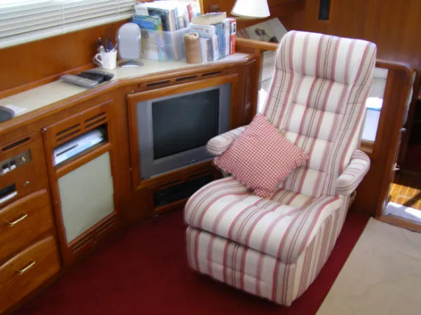Slide: The Image of Californian *40 Cockpit Motoryacht* 1988 - 1