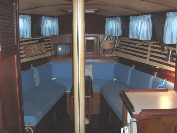 Slide: The Image of Endeavour 37 Sloop 1979 - 1