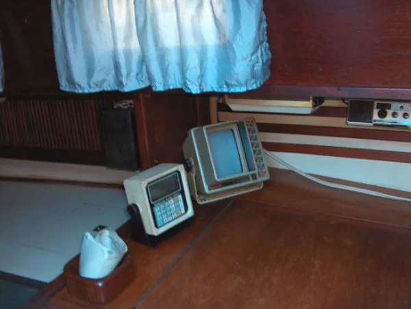 Slide: The Image of Endeavour 37 Sloop 1979 - 7