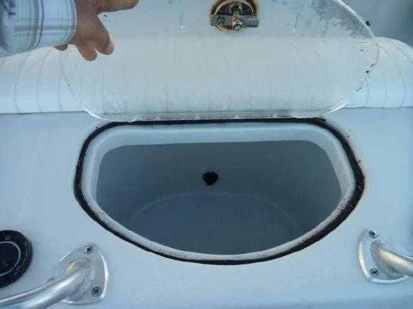 Slide: The Image of Yellowfin Center Console 2000 - 9