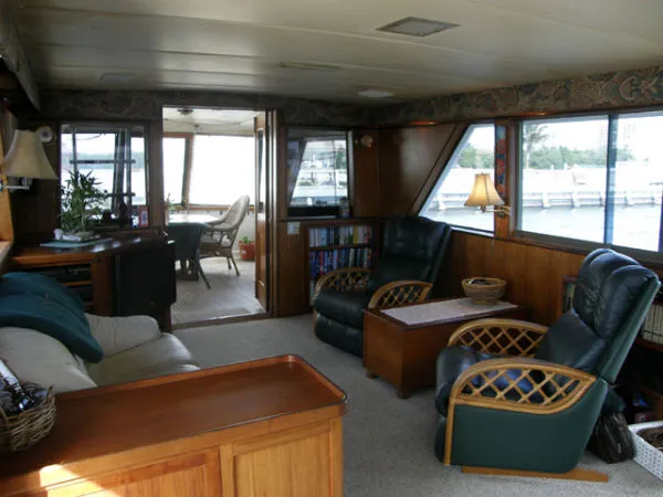 Slide: The Image of Hatteras *Flybridge Motoryacht 1974 - 2