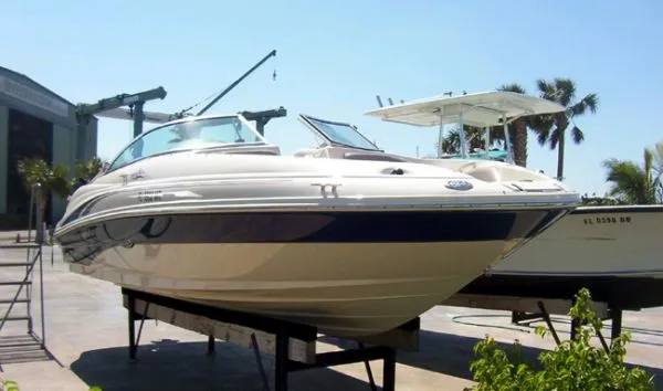 Slide: The Image of Sea Ray 220 Sundeck 2004 - 0