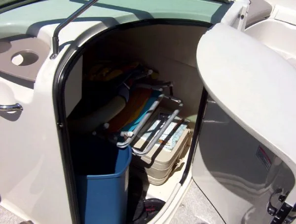 Slide: The Image of Sea Ray 220 Sundeck 2004 - 4