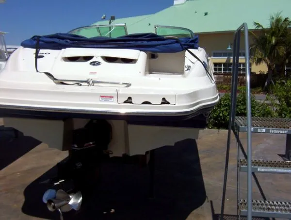 Slide: The Image of Sea Ray 220 Sundeck 2004 - 8