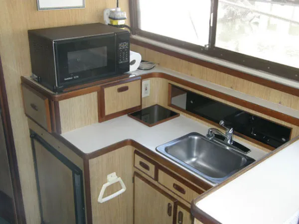 Slide: The Image of Bertram *30 Flybridge Cruiser* 1984 - 5