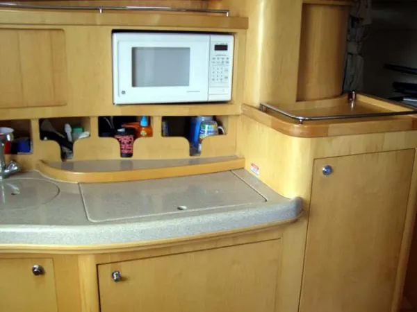 Slide: The Image of Boston Whaler 34 Express 2000 - 6