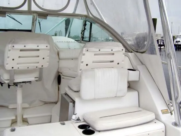 Slide: The Image of Boston Whaler 34 Express 2000 - 9