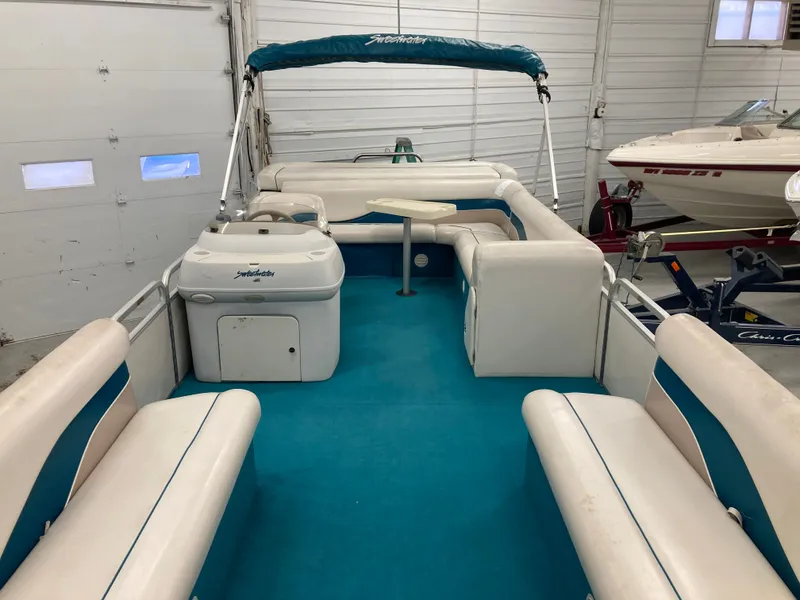Slide: The Image of Interior of a 2000 Godfrey Sweetwater 24ELITE pontoon boat. - 15