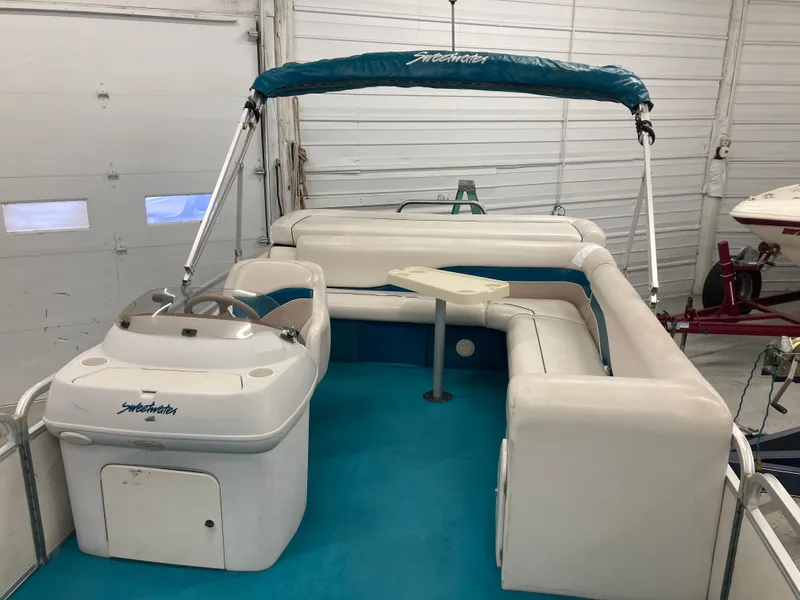 Slide: The Image of Interior of a 2000 Godfrey Sweetwater 24ELITE pontoon boat. - 19