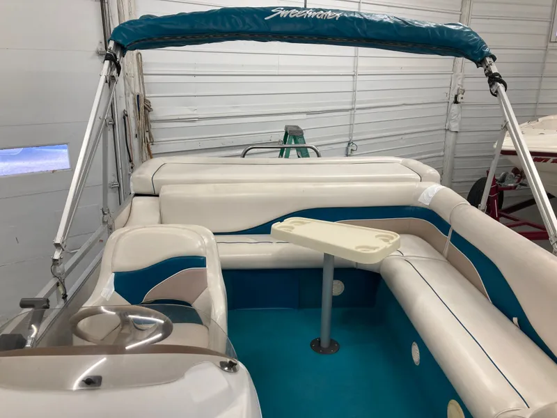 Slide: The Image of Interior of a 2000 Godfrey Sweetwater 24ELITE pontoon boat. - 20
