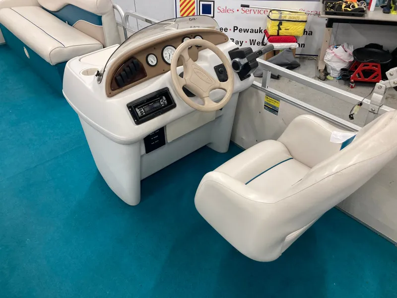 Slide: The Image of Interior of a 2000 Godfrey Sweetwater 24ELITE boat. - 27