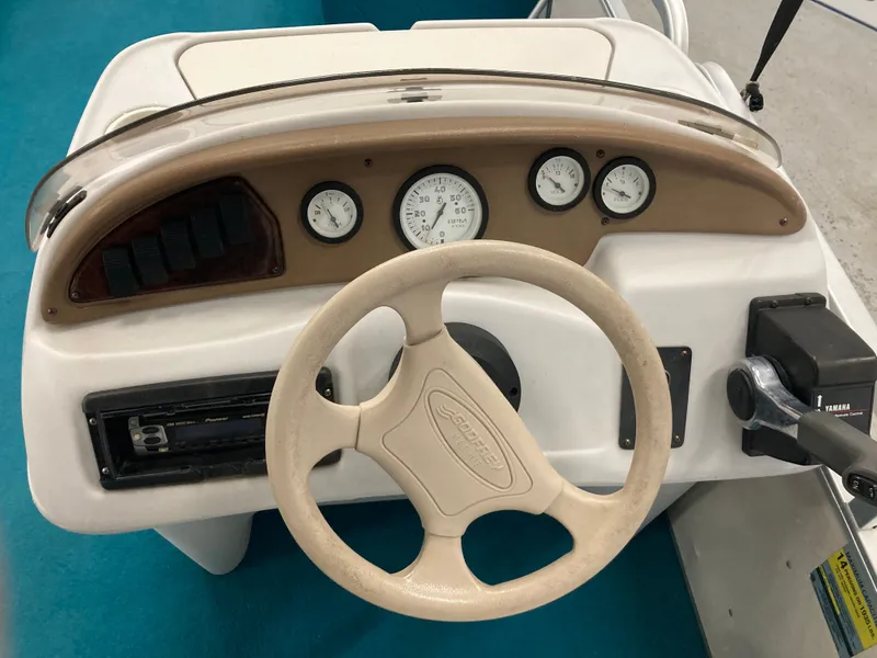 Slide: The Image of Dashboard of a 2000 Godfrey Sweetwater 24ELITE pontoon boat. - 29