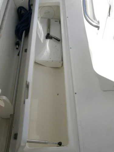 Slide: The Image of Boston Whaler *Outrage* 2005 - 7
