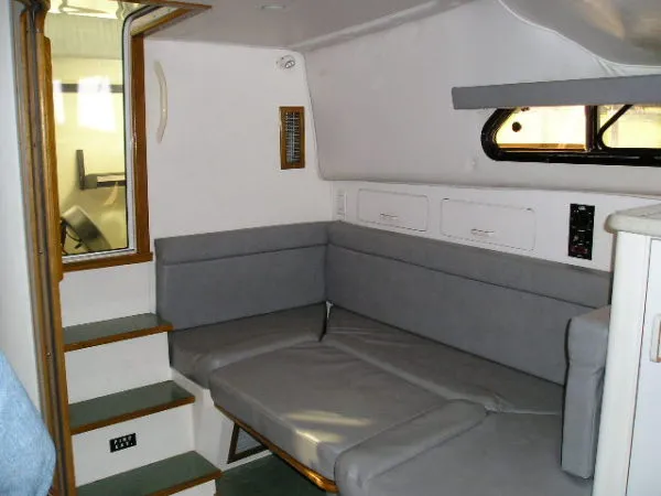 Slide: The Image of Boston Whaler 31L 1992 - 2