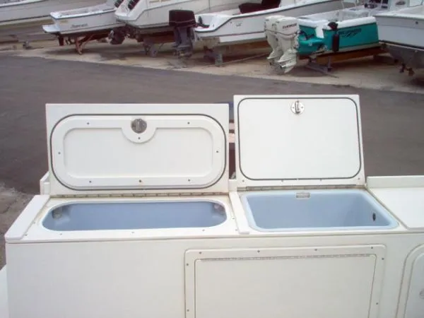 Slide: The Image of Bayliner 31 Trophy 2004 - 10