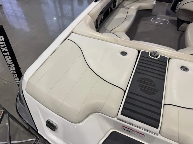 Slide: The Image of Malibu Wakesetter 23 LSV 2008 - 12