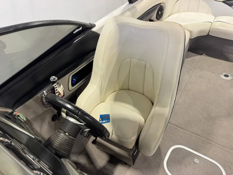 Slide: The Image of Malibu Wakesetter 23 LSV 2008 - 21