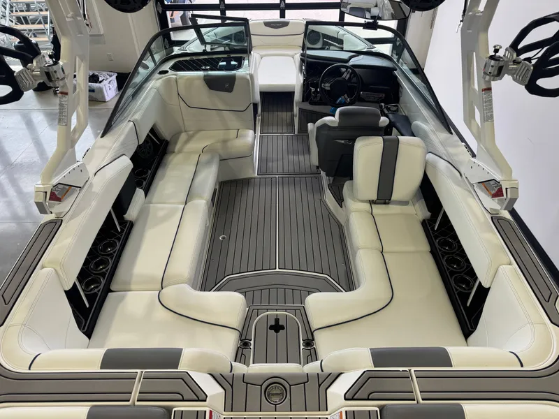 Slide: The Image of Nautique Super Air Nautique GS22 2019 - 13