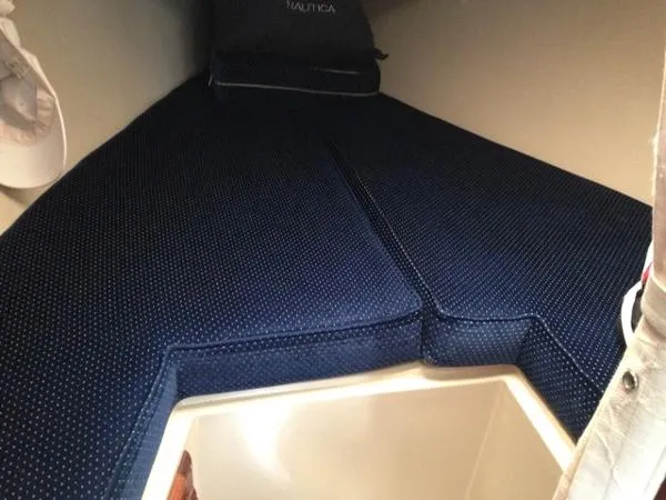 Slide: The Image of Catalina 27 Sloop 1987 - 1