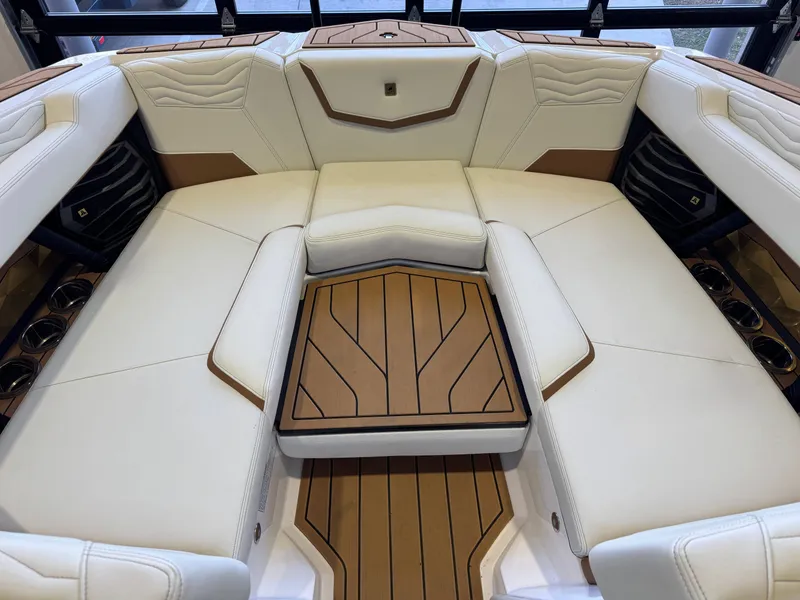 Slide: The Image of Nautique Super Air Nautique G23 2025 - 17