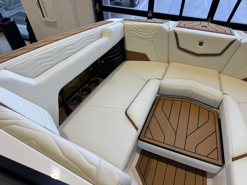 Slide: The Image of Nautique Super Air Nautique G23 2025 - 19