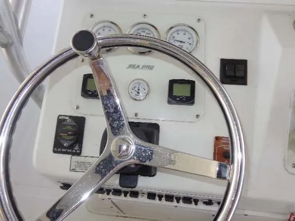 Slide: The Image of Sea Pro Center Console 2005 - 5
