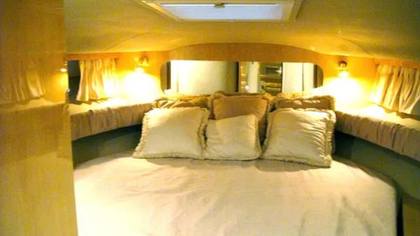 Slide: The Image of Sea Ray 400 Sundancer 2000 - 8