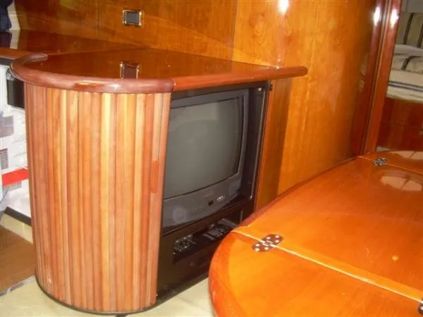 Slide: The Image of Sunseeker Camargue 44 2000 - 4
