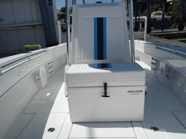 Slide: The Image of Contender 25T CENTER CONSOLE 2011 - 5