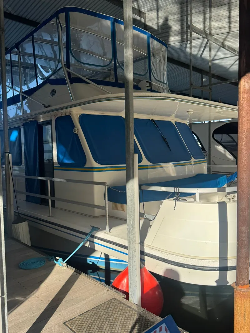 Slide: The Image of 2006 Gibson 5500 boat docked with blue covers. - 29