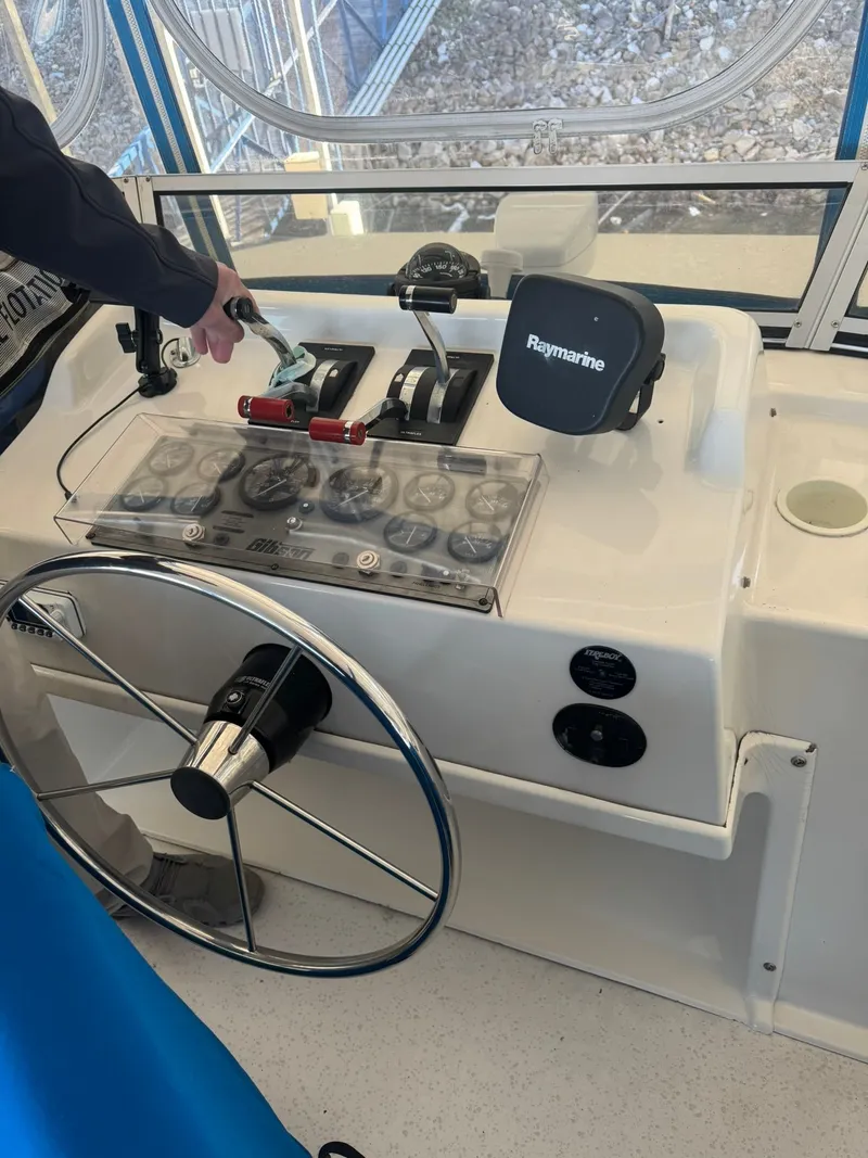 Slide: The Image of Helm of a 2006 Gibson 5500 boat. - 4