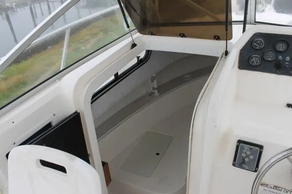 Slide: The Image of Aquasport Cabin Walkaround 1996 - 2