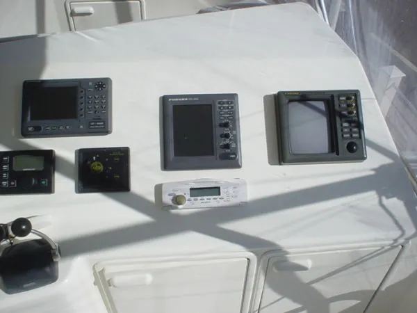 Slide: The Image of Ocean Yachts *43 Convertible* 2000 - 7