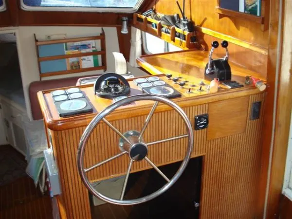 Slide: The Image of Tollycraft 44 Aft Cabin CPMY 1990 - 11
