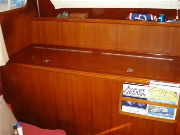 Slide: The Image of Tollycraft 44 Aft Cabin CPMY 1990 - 9
