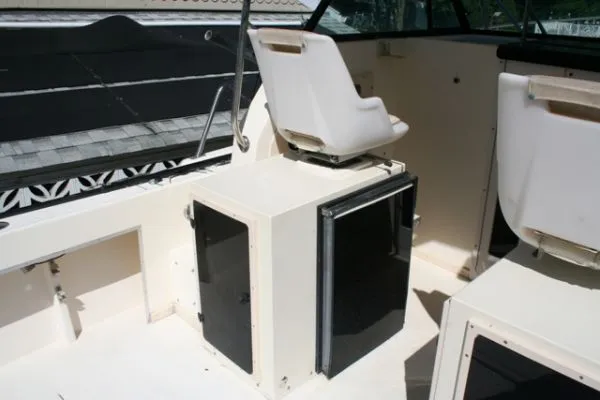 Slide: The Image of Parker Marine 25 Walkaround 1991 - 10