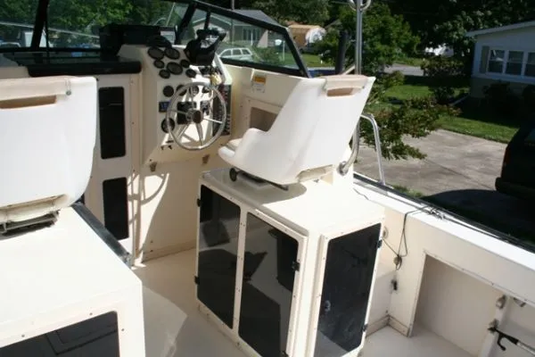 Slide: The Image of Parker Marine 25 Walkaround 1991 - 11
