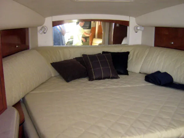 Slide: The Image of Sea Ray *32 Sundancer* 2006 - 1