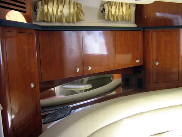 Slide: The Image of Sea Ray *32 Sundancer* 2006 - 2