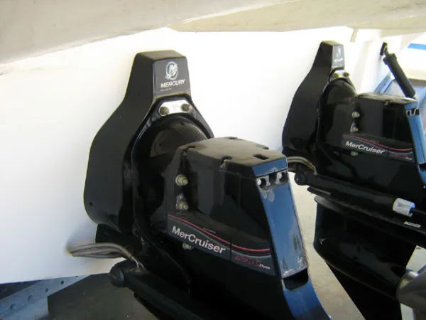 Slide: The Image of Sea Ray *32 Sundancer* 2006 - 6