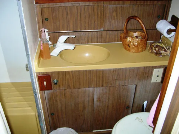 Slide: The Image of Chris-Craft *35 Commander* 1969 - 6