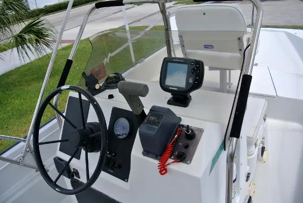 Slide: The Image of Boston Whaler 17 Montauk 1991 - 6