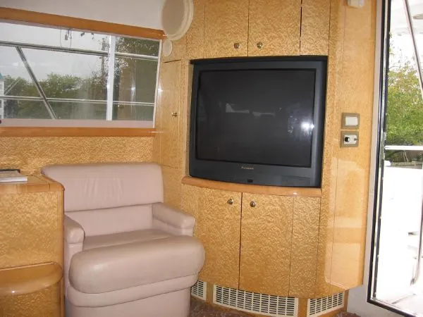 Slide: The Image of Neptunus Sedan Bridge Sport Yacht 1999 - 6