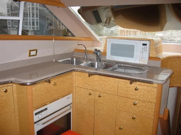 Slide: The Image of Neptunus Sedan Bridge Sport Yacht 1999 - 7
