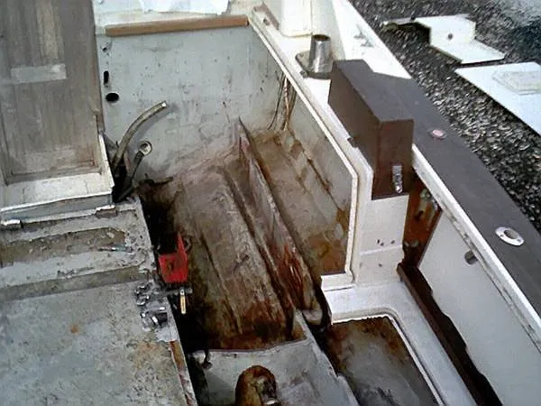 Slide: The Image of Blackfin Flybridge 1985 - 5