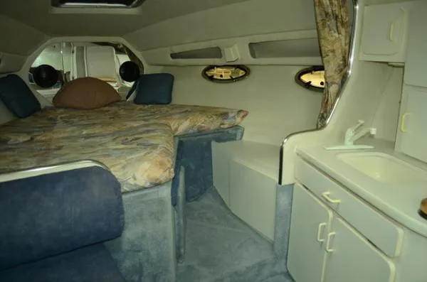 Slide: The Image of Celebrity 310 Sport Cruiser 1996 - 3