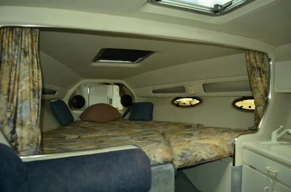 Slide: The Image of Celebrity 310 Sport Cruiser 1996 - 6