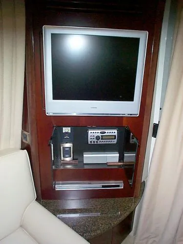 Slide: The Image of Sea Ray 44 Sedan Bridge 2006 - 9