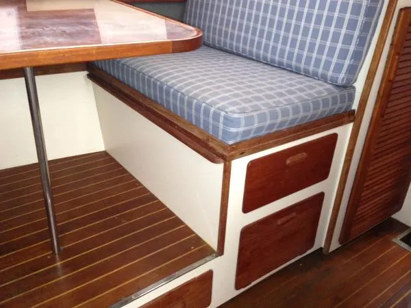 Slide: The Image of Tiara 3300 Flybridge Sport Cruiser 1987 - 5